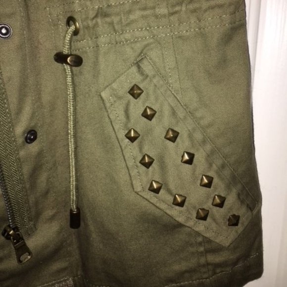 Vest - Picture 4 of 5